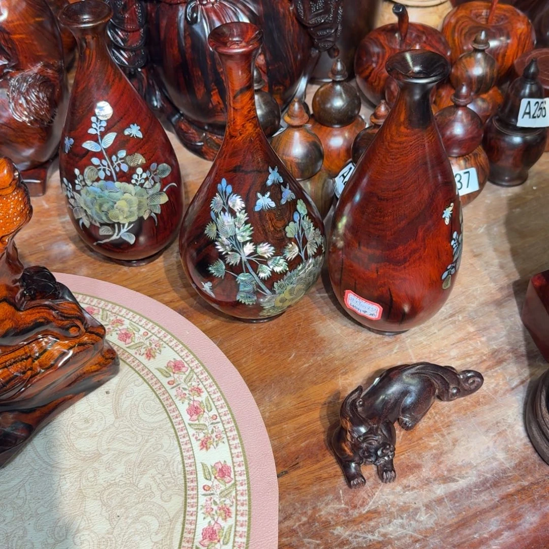 请***重交趾黄檀（大红酸枝）花瓶3个