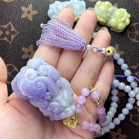 翡翠未镶嵌挂件貔貅