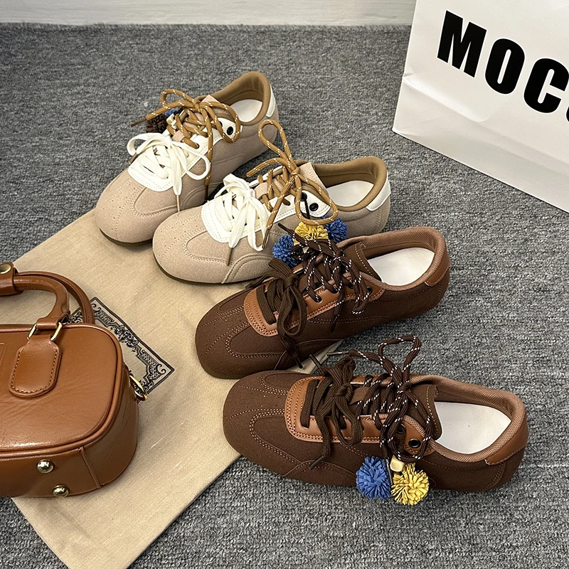 秋季新款松果小面包彩粒球挂件内增高百搭休闲软底女鞋复古德训鞋