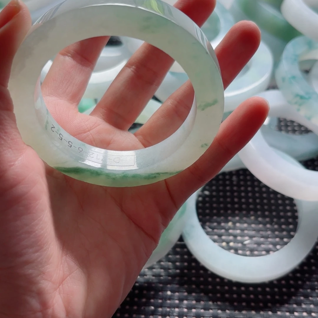 听***说未镶嵌天然缅甸a货翡翠定制翡翠