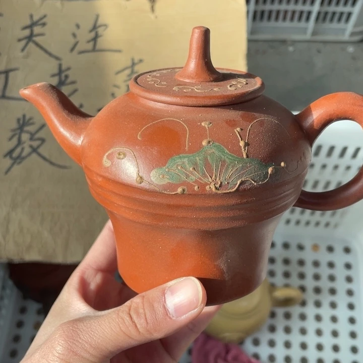 老厂紫砂壶一件。