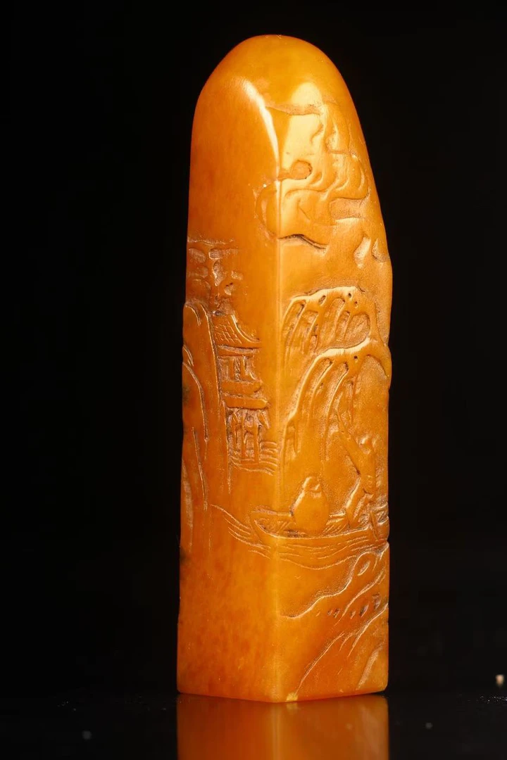 【寿山田黄石旧藏】规格：7.2/1.7/1.7cm克重：45.9g题材：柳溪泛舟。漏