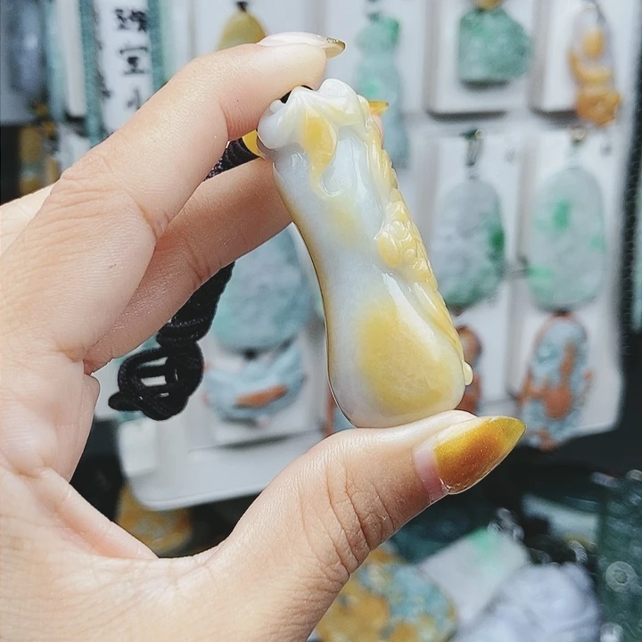 翡翠未镶嵌颈饰翡翠