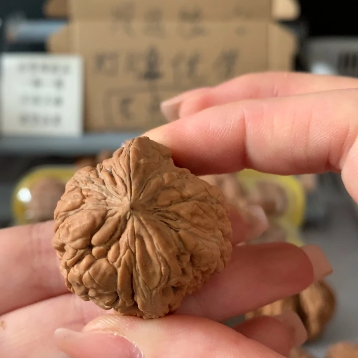 圈***️吊坠文玩核桃异形单只，有瑕疵