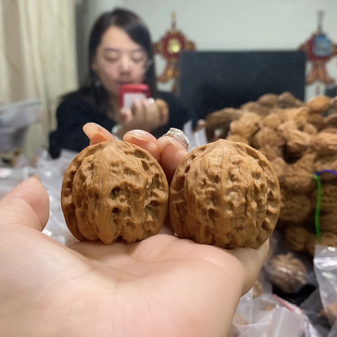 把件文玩核桃40野狼尖有伤