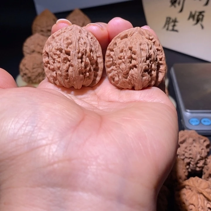 文玩核桃吊坠白狮子34+