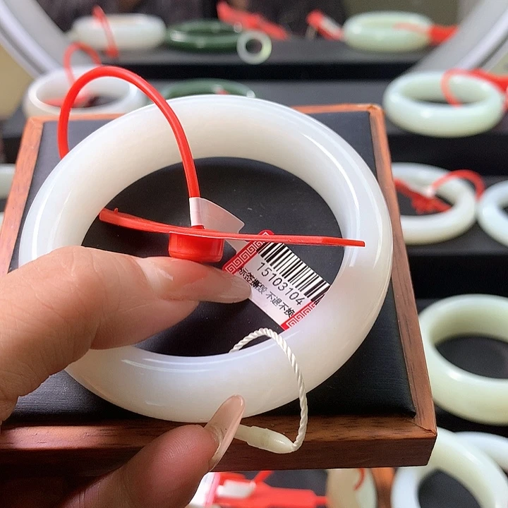 盲***点和田玉未镶嵌手镯