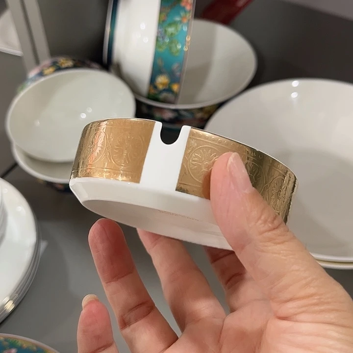 瓷片微瑕骨瓷烟缸一个浮雕金