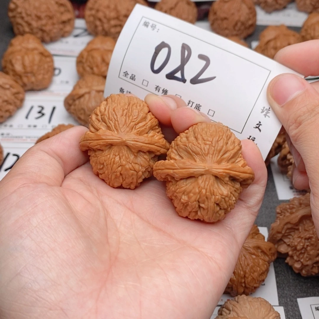 文玩核桃吊坠39白狮子082