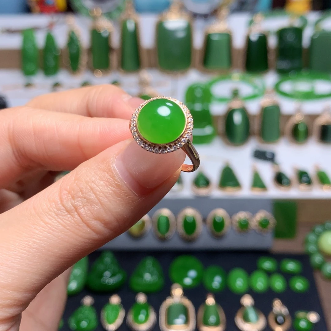 和田玉戒指18K金镶嵌