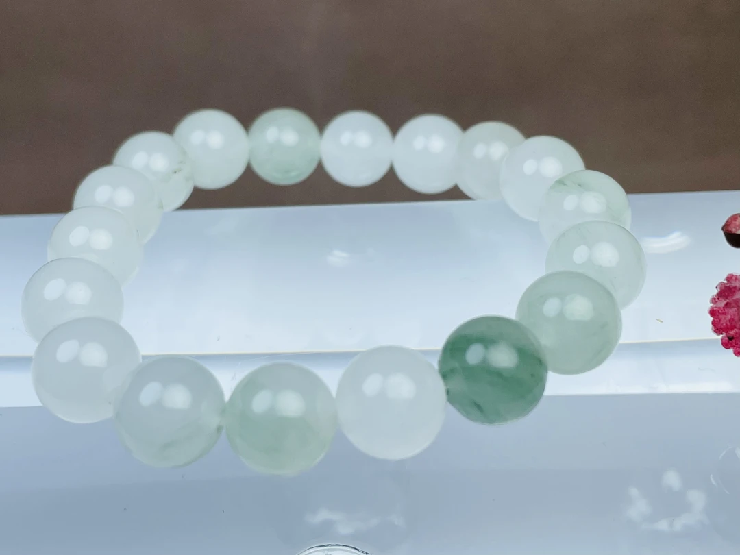 新疆天山翠卡10圆珠手串