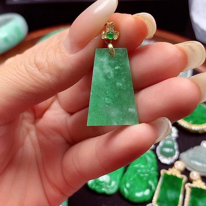 颈饰未镶嵌翡翠翡翠