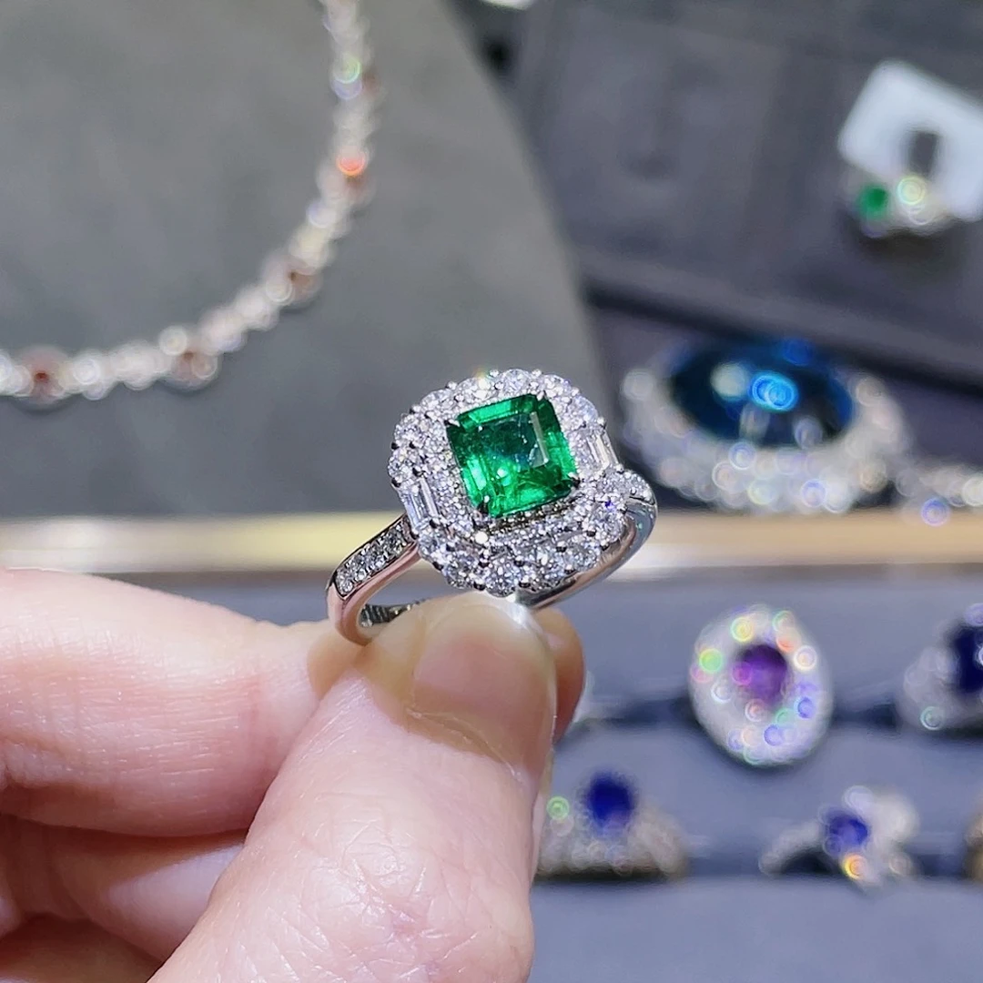 祖母绿戒指18K金镶嵌