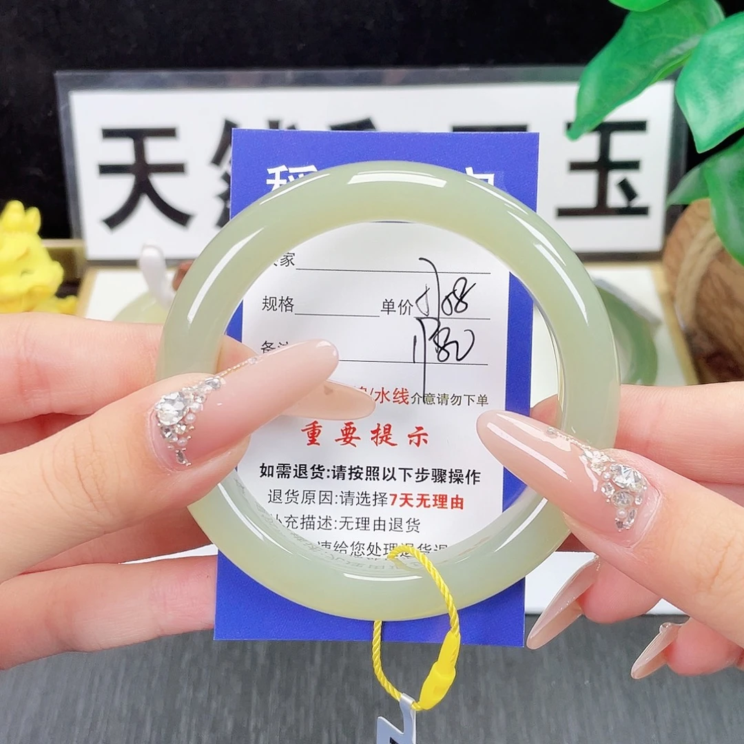 和田玉未镶嵌手镯