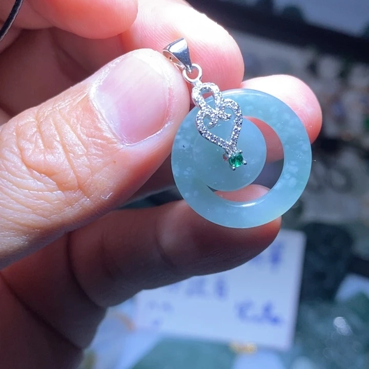 翡翠颈饰未镶嵌好