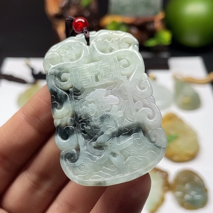 翡翠未镶嵌颈饰吊坠