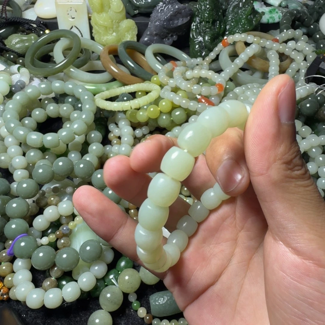 和田玉未镶嵌手串