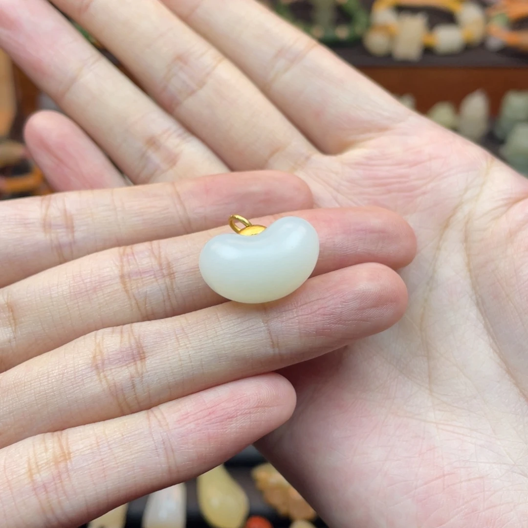 芬***和田玉18K金镶嵌颈饰