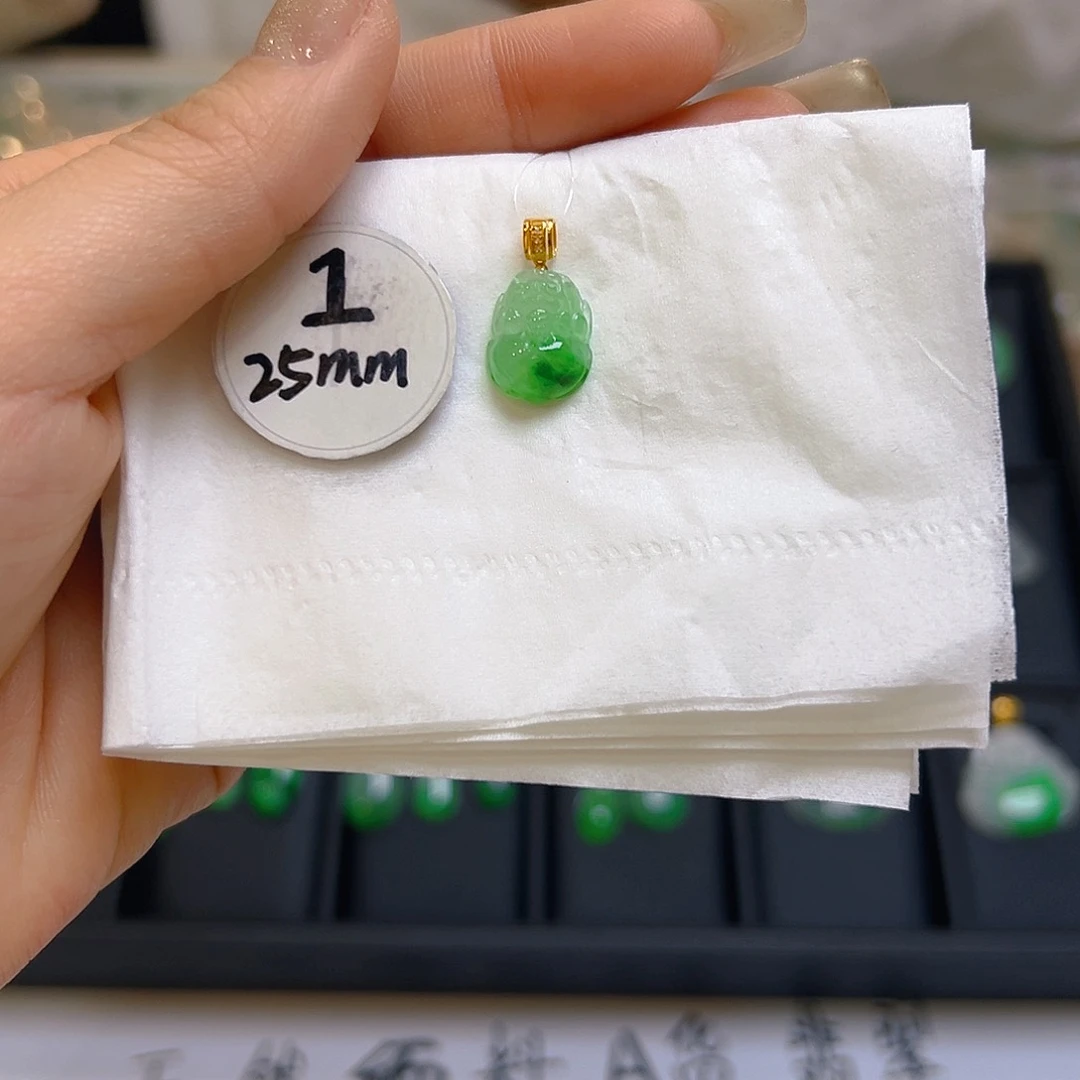 翡翠颈饰18K金镶嵌翡翠