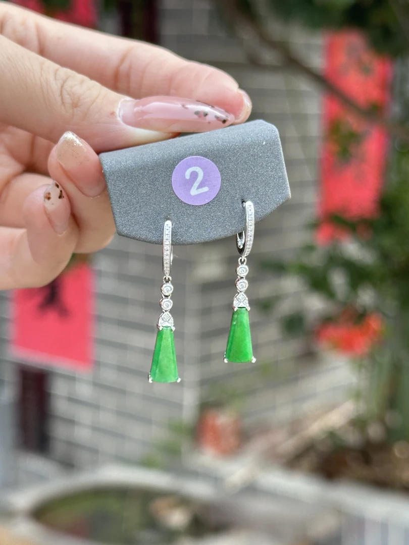 缅甸翡翠A货18K金无事牌冰绿耳坠