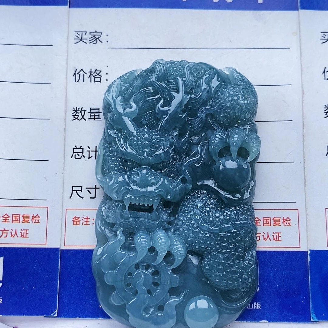 翡翠未镶嵌颈饰龙牌