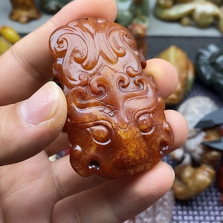 蛇纹石玉未镶嵌颈饰