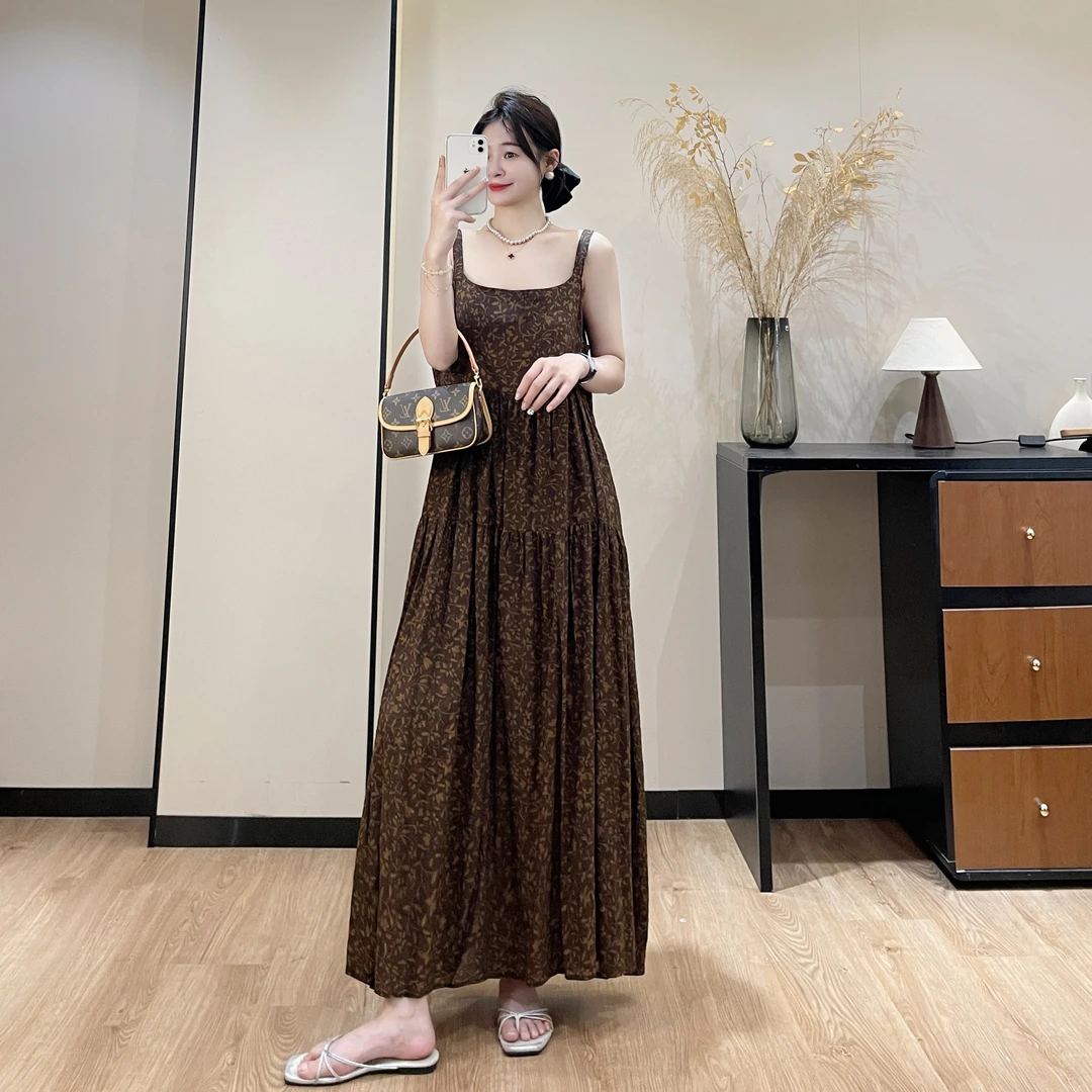 【焦糖棕】气质吊带方领焦糖色宽松A版遮肉显瘦高级感女装连衣裙