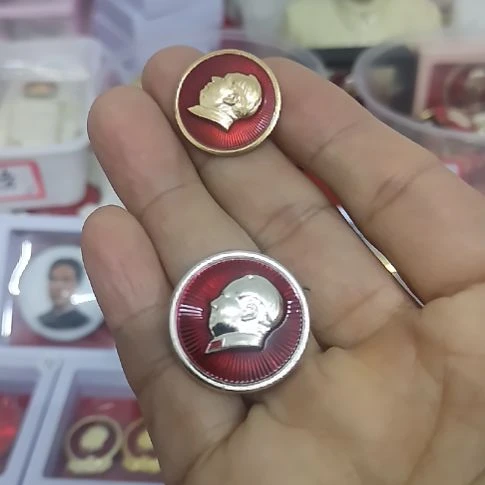 合金骆****哥红藏纪念章2枚