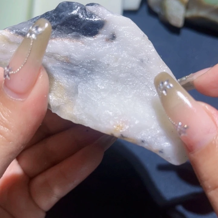 和田玉（糖玉）未镶嵌珠宝奇石