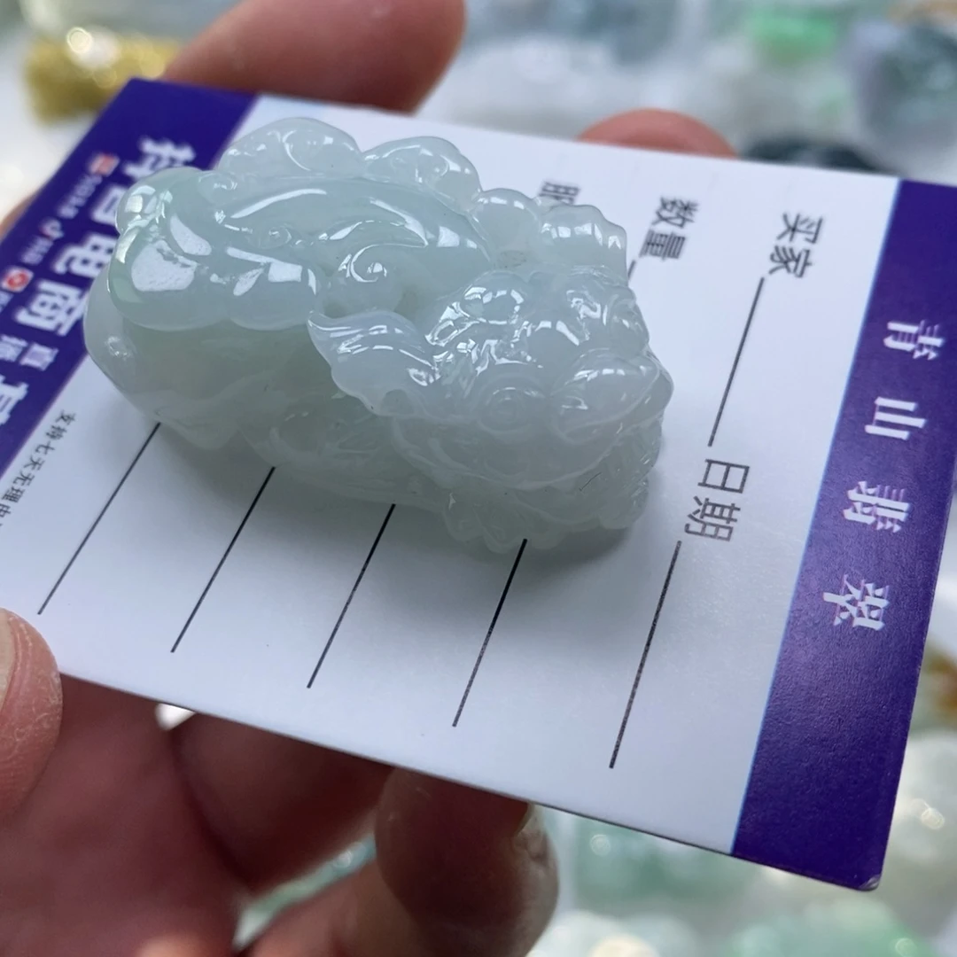 翡翠未镶嵌颈饰多人口含珠如意貔貅