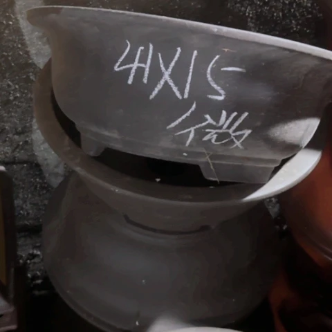100-3。  微瑕。    41-15