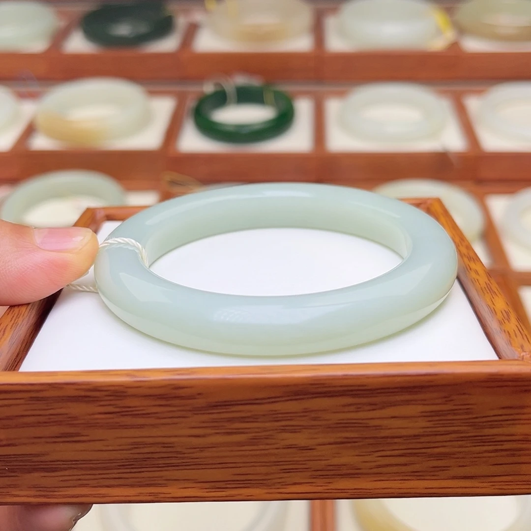 和田玉手镯未镶嵌58