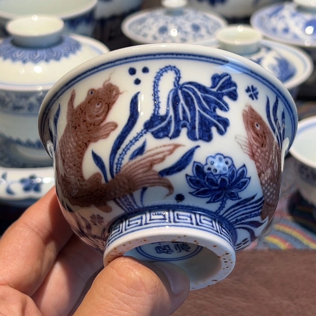 精品青花釉里红鱼藻纹压手杯口径约9.4厘米