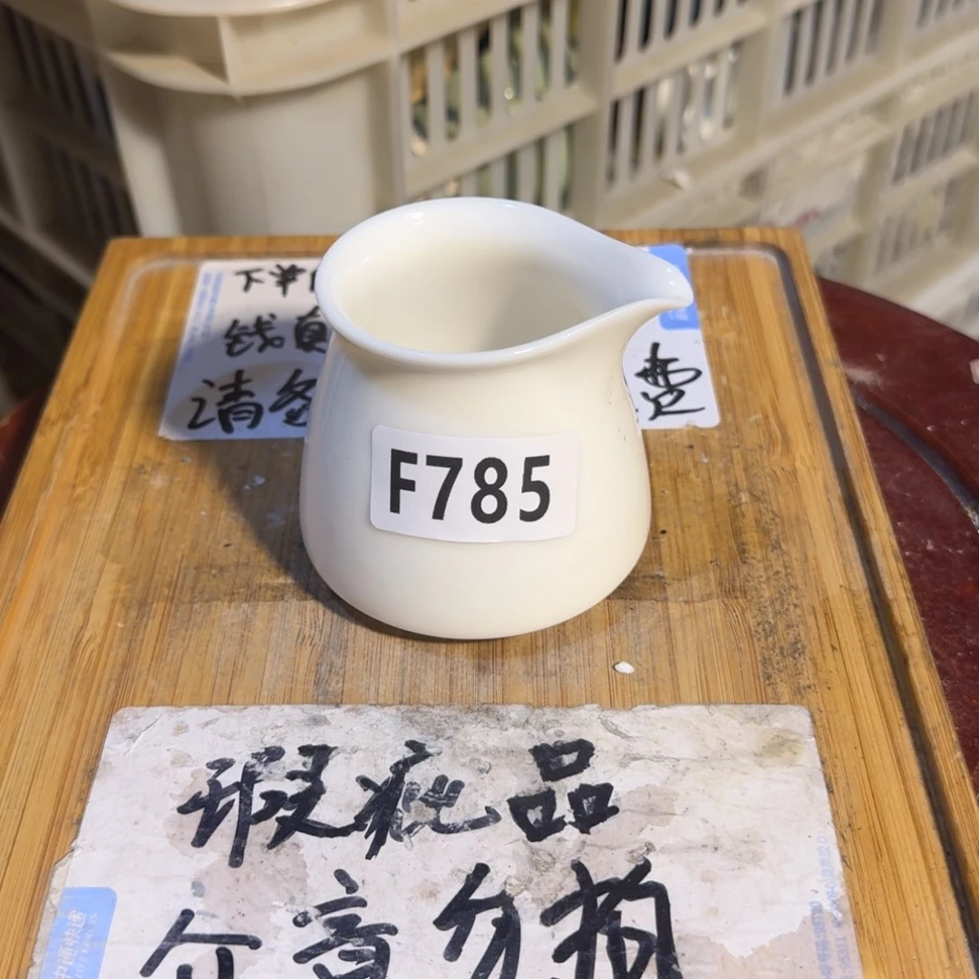 瑕疵介意勿拍陶瓷器皿D443