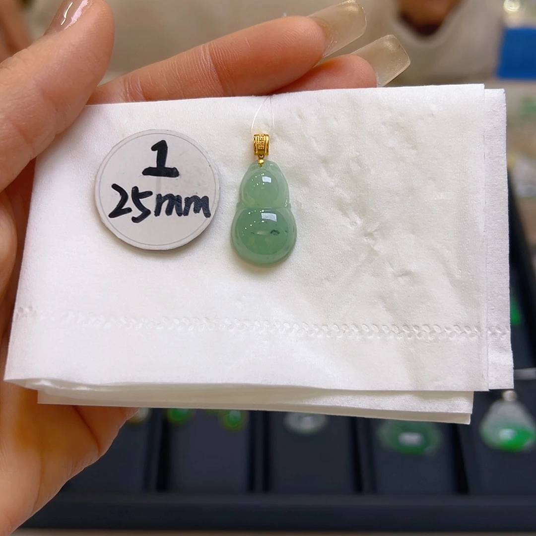 翡翠颈饰18K金镶嵌翡翠