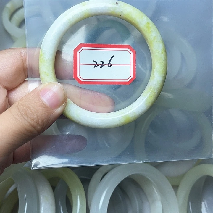 石英质玉手镯未镶嵌226