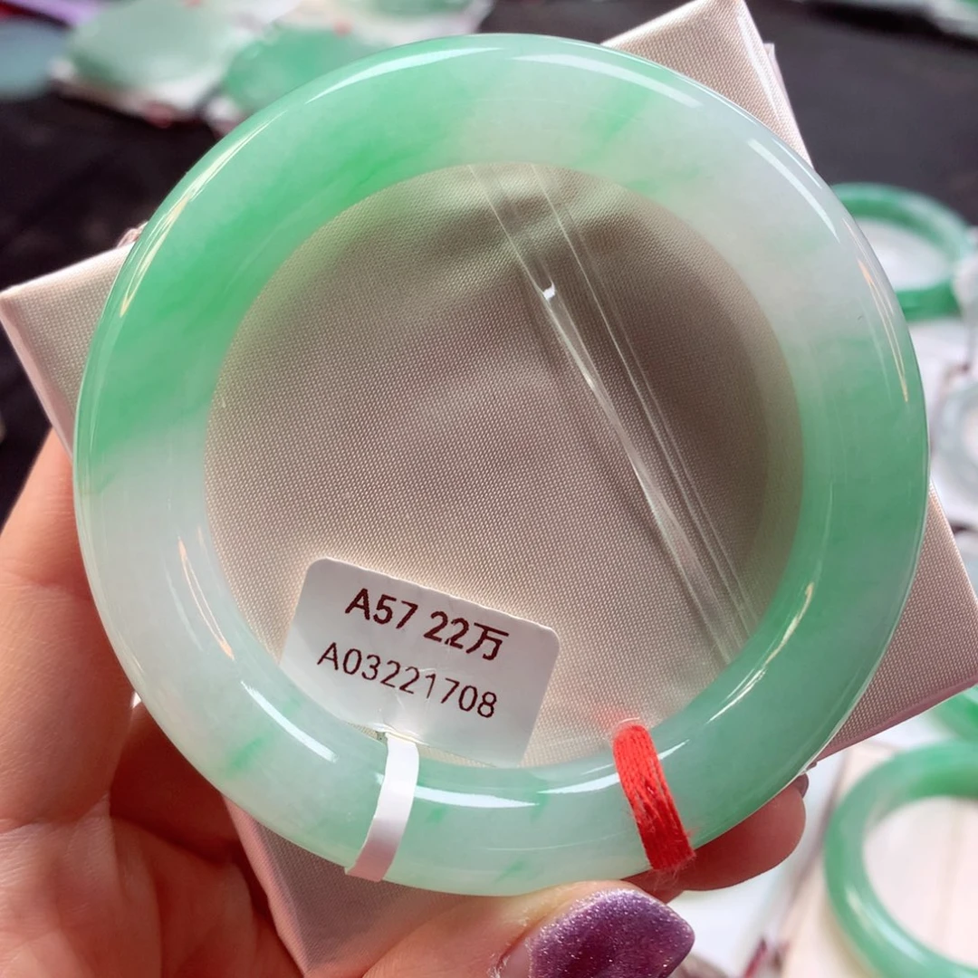 翡翠手镯（圆镯）未镶嵌16号85