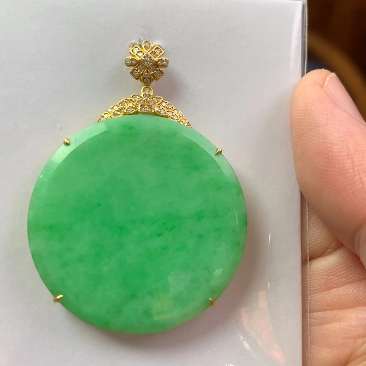 翡翠18K金镶嵌颈饰翡翠吊坠
