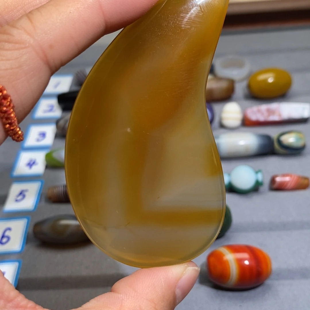 玛瑙/玉髓颈饰未镶嵌摩**士