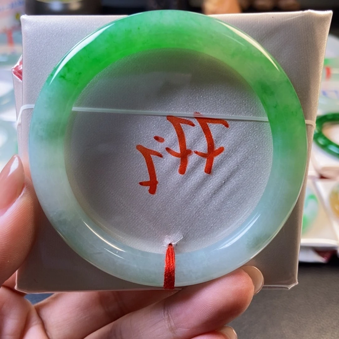 翡翠未镶嵌手镯32冰飘绿圆条