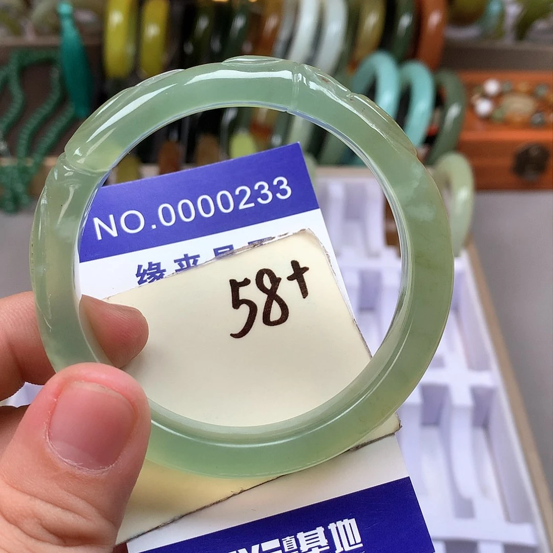 蛇纹石玉手镯未镶嵌潮****）