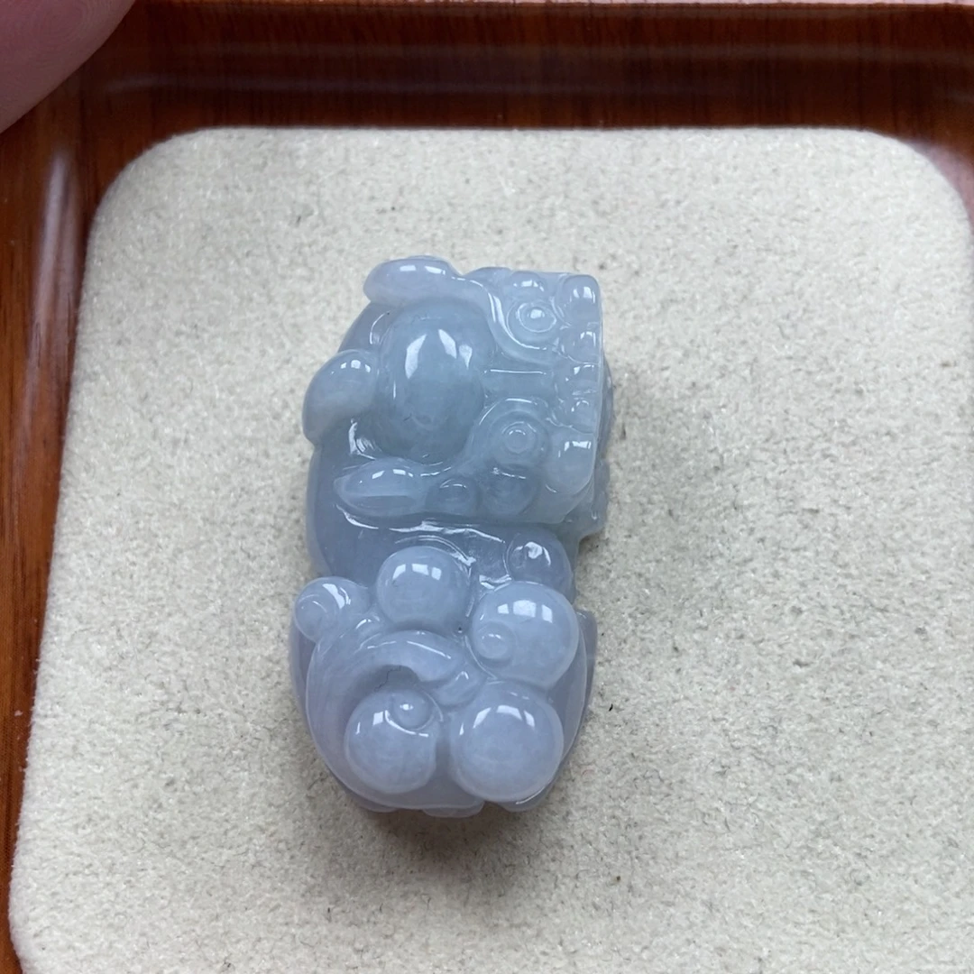 翡翠未镶嵌颈饰霸王貔貅