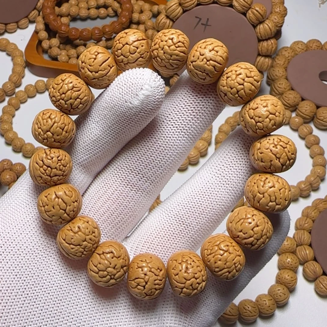 手串桃核16+藏式铁扇