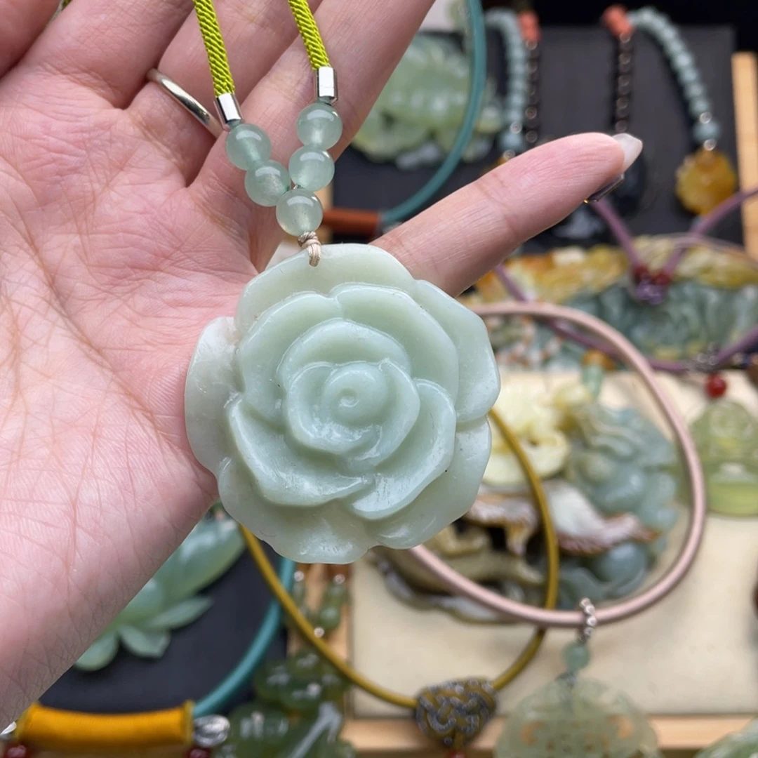 蛇纹石玉颈饰未镶嵌