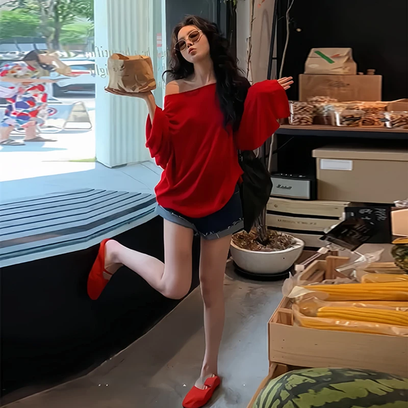 红色斜露肩宽松针织长袖T恤2025早秋新款女装冷淡系独特别致上衣
