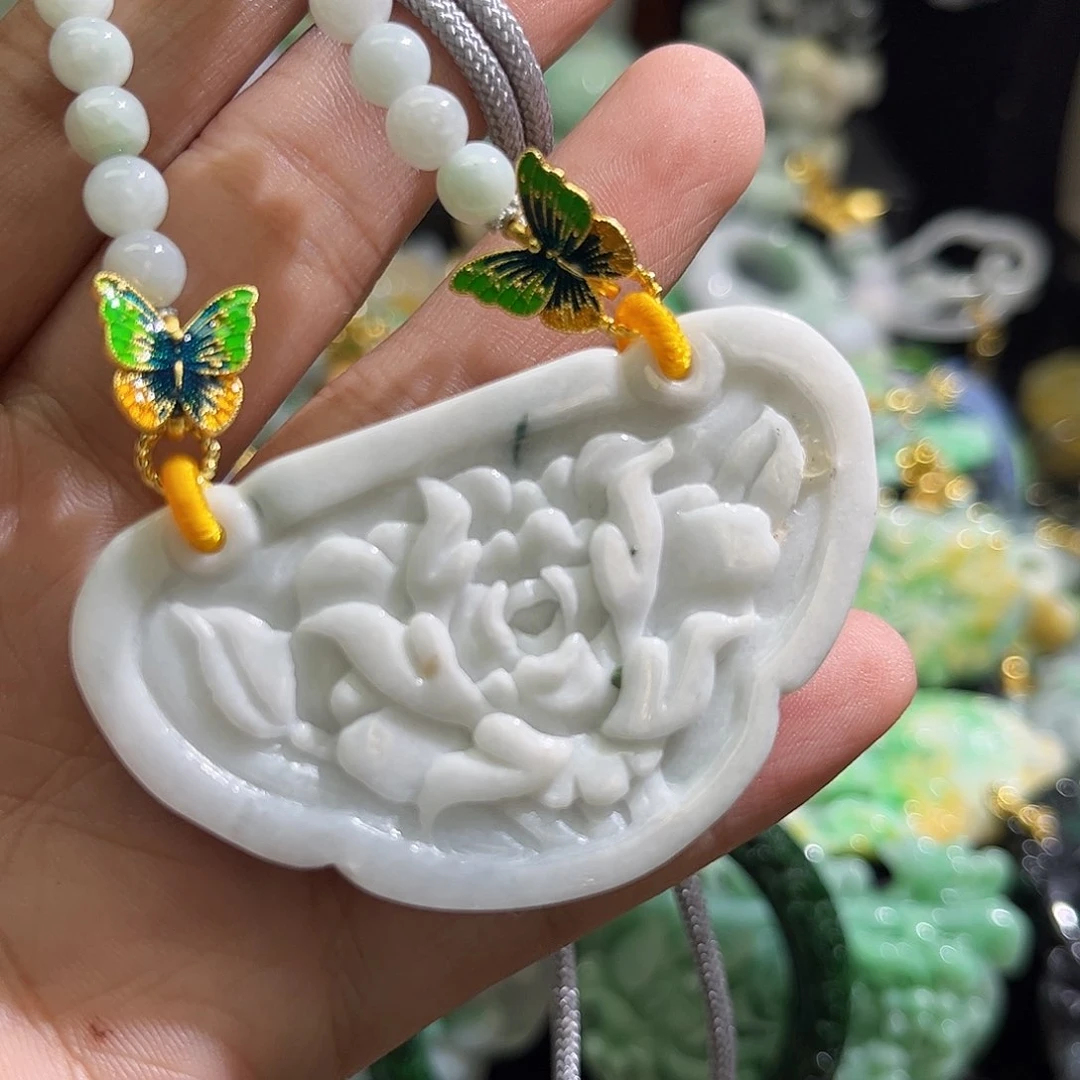 翡翠未镶嵌颈饰待编织