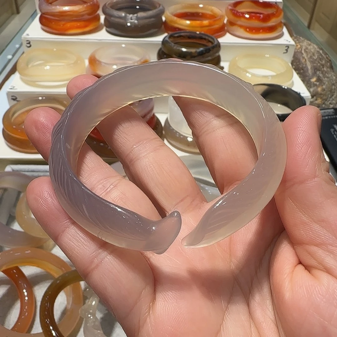 玛瑙/玉髓手镯未镶嵌噗**?