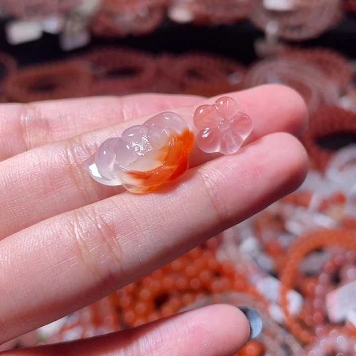 南红玛瑙未镶嵌莲花打孔备注、梅花