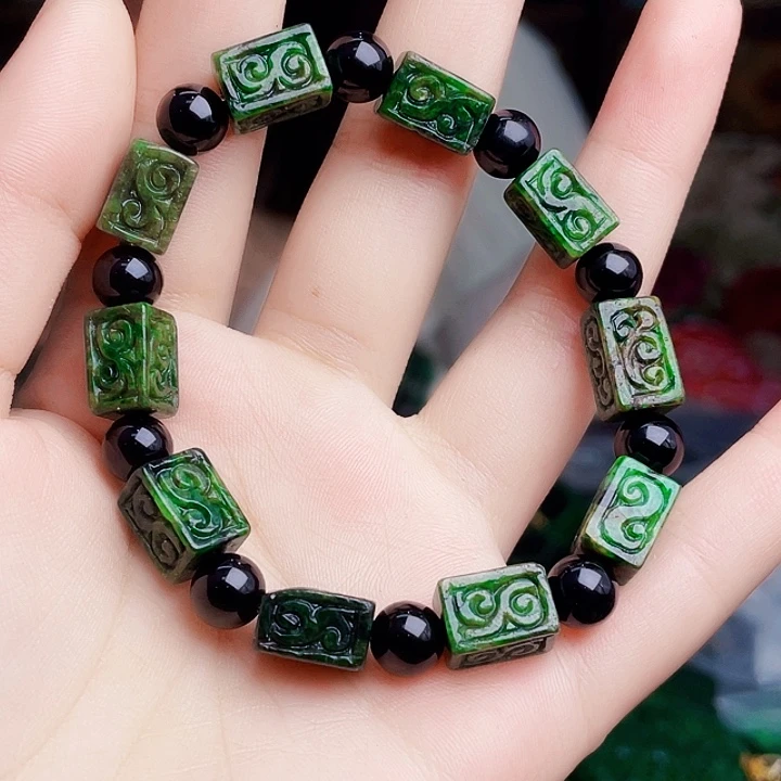 翡翠未镶嵌颈饰多样性