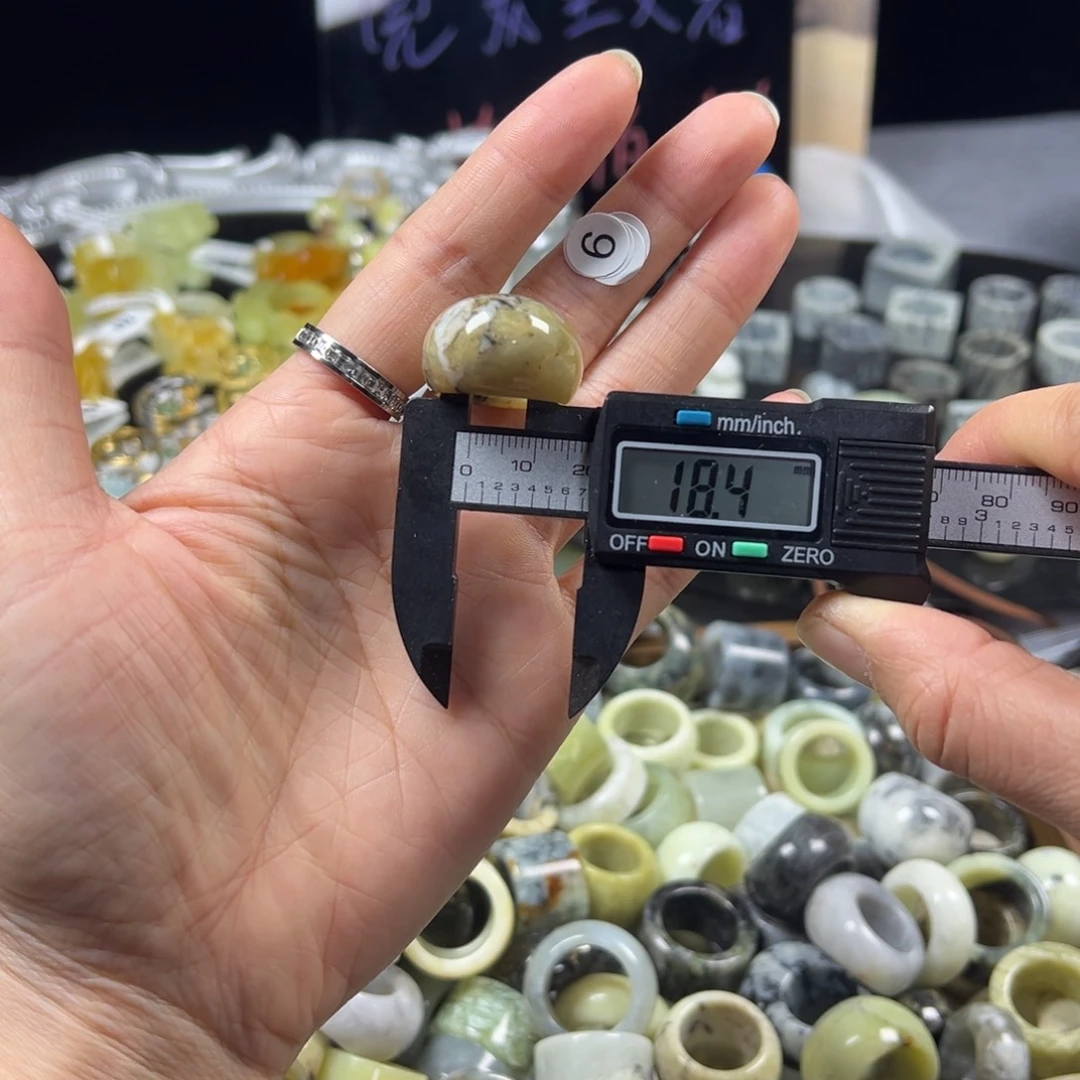 蛇纹石玉未镶嵌戒指